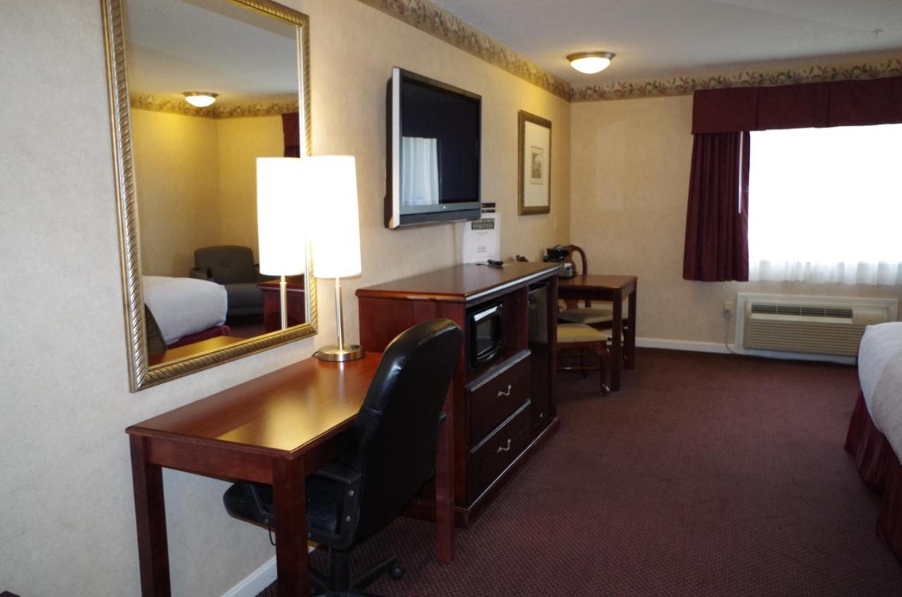 Shiretown Inn & Suites Houlton Zewnętrze zdjęcie